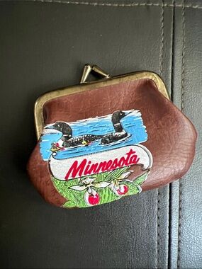 Brown Minnesota Vintage Small Change Coin Purse Wallet Kiss-lock Painted Design